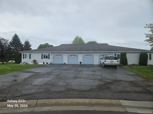 1137 Parkside Cir #129, Grand Blanc, MI 48439
