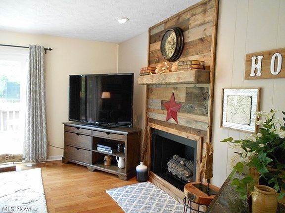 2nd image of 19239 Briarwood Ln