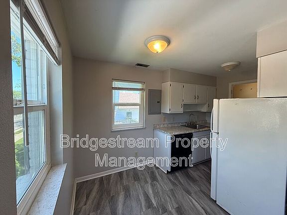 5th image of 92 W Franklin St Unit 3
