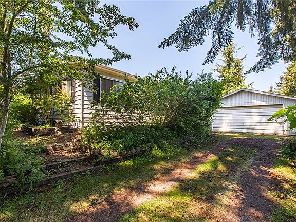 5th image of 16914 Silverbell Ct SE