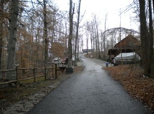 108 Dingo Ln, Byrdstown, TN 38549