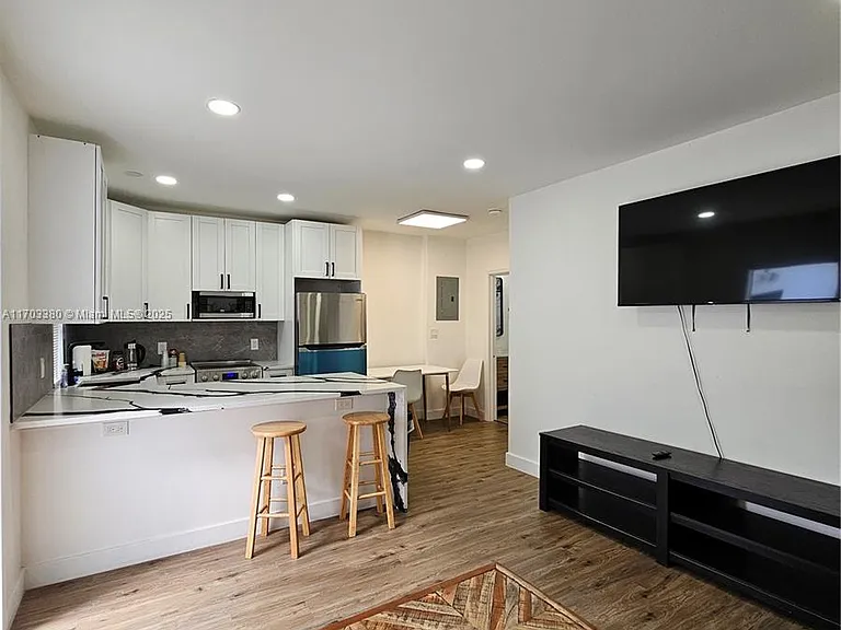 1946 Pierce St #3 — Photo 24