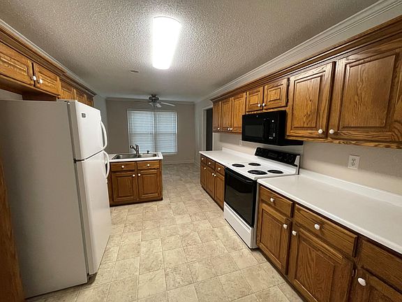 Kitchen and Breakfast Area