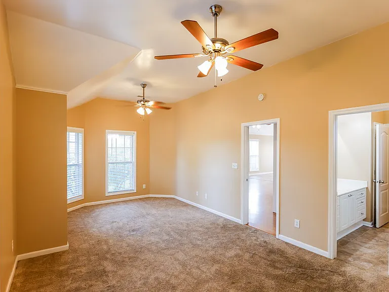 1061 Village Trl — Photo 14