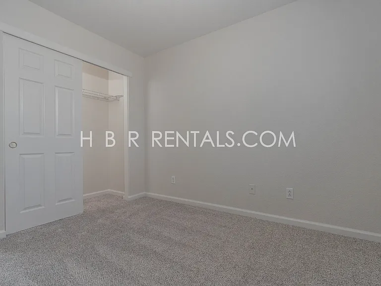 483 Summer Ln — Photo 22