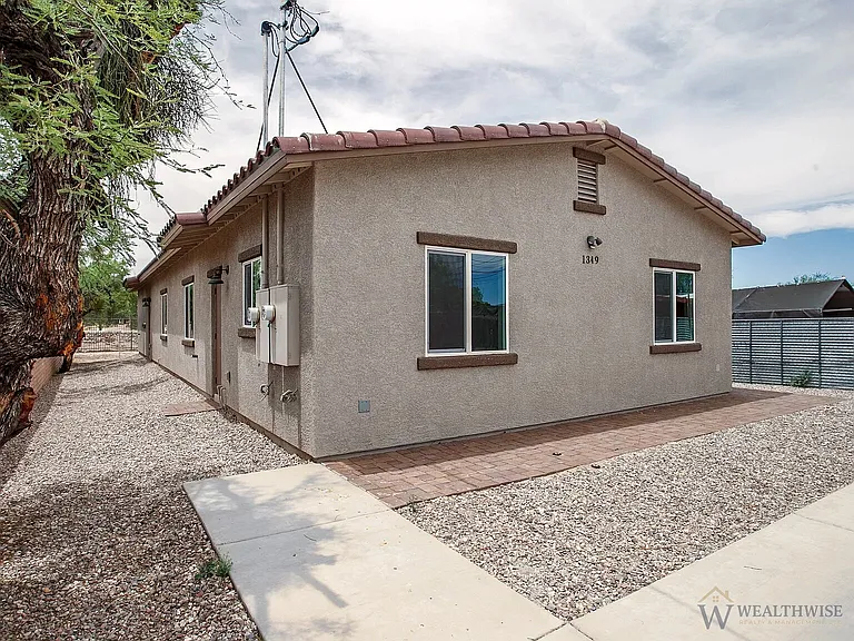 1349 W Hualpai Rd #1 — Photo 1