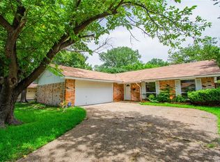 922 Ravencroft Dr, Garland, TX