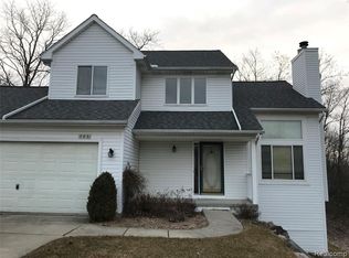 595 Akram Rd, Oxford, MI 48371