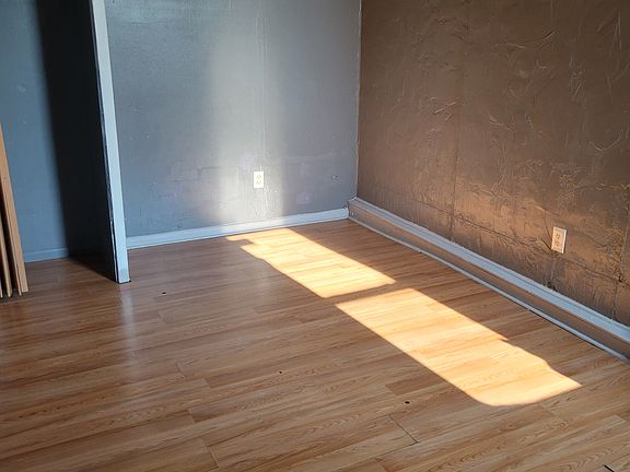 5th image of 2927 N 22nd St Floor 3