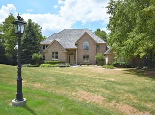 W307N1627 Shadowood Point, Delafield, WI 53018