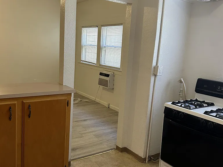 1218 L St #B — Photo 7