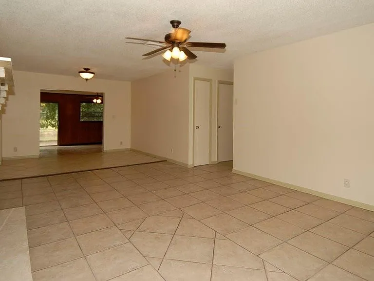 971 SW 83rd Ave — Photo 5