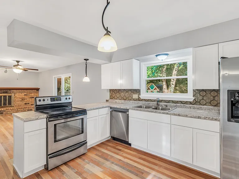 1449 Moores Mnr — Photo 7