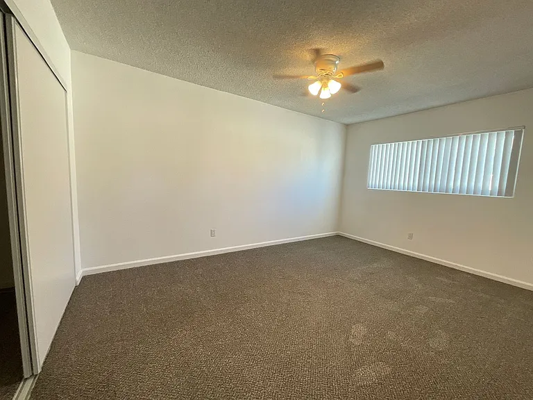 126 E Wilken Way — Photo 13