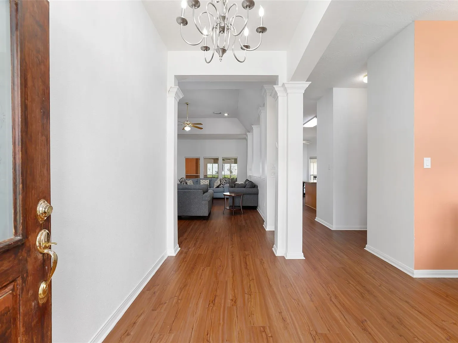 4 bed, 2.0 bath, 2392 sqft, $3,300 — Photo 3