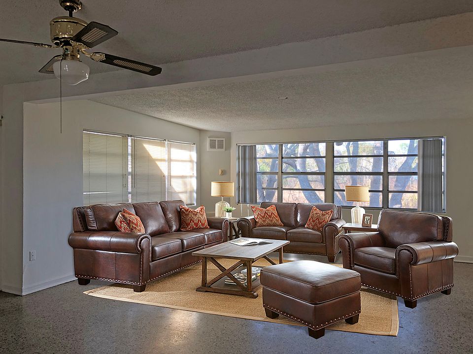 Living room (staged)