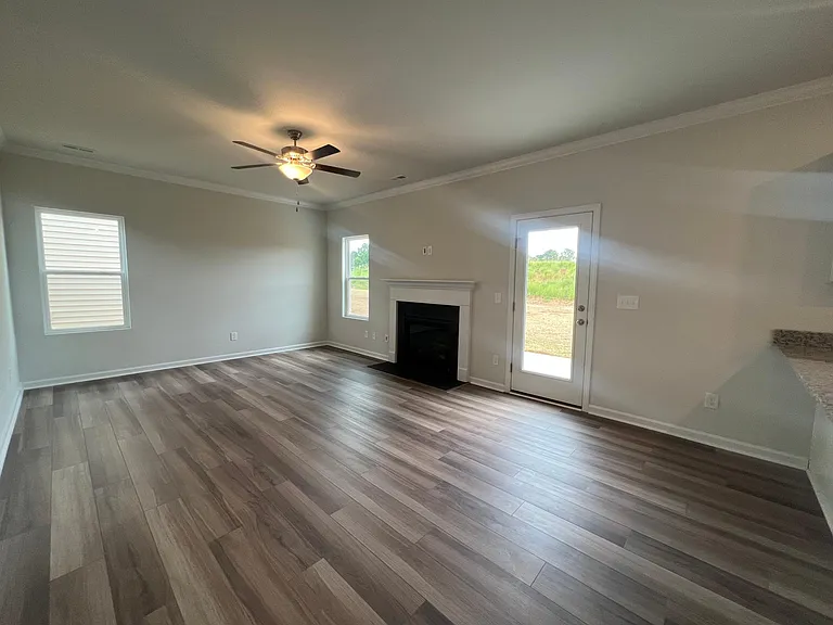 640 Cam Cir — Photo 8