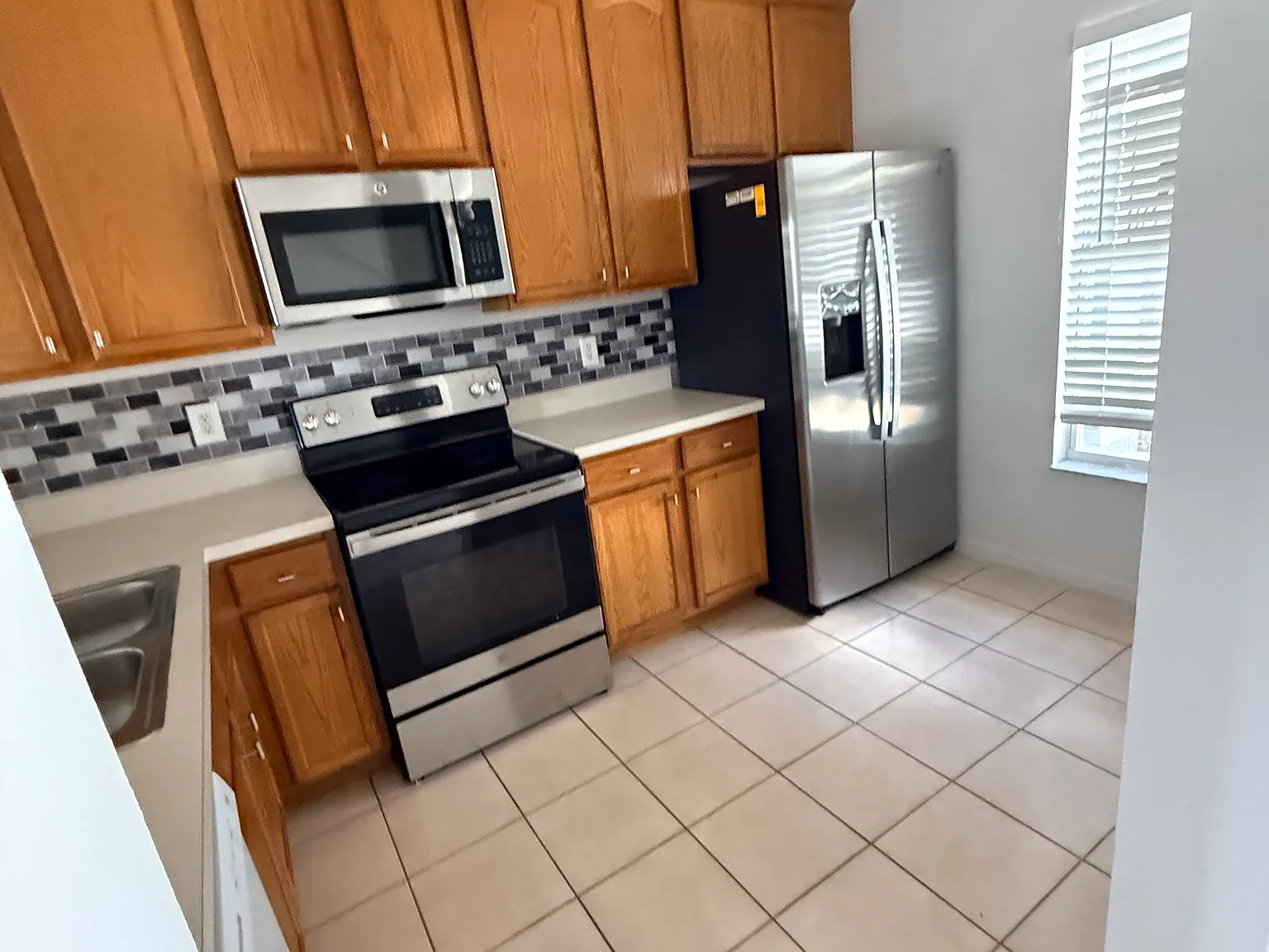 2 bed, 2.5 bath, 987 sqft, $2,100 — Photo 2