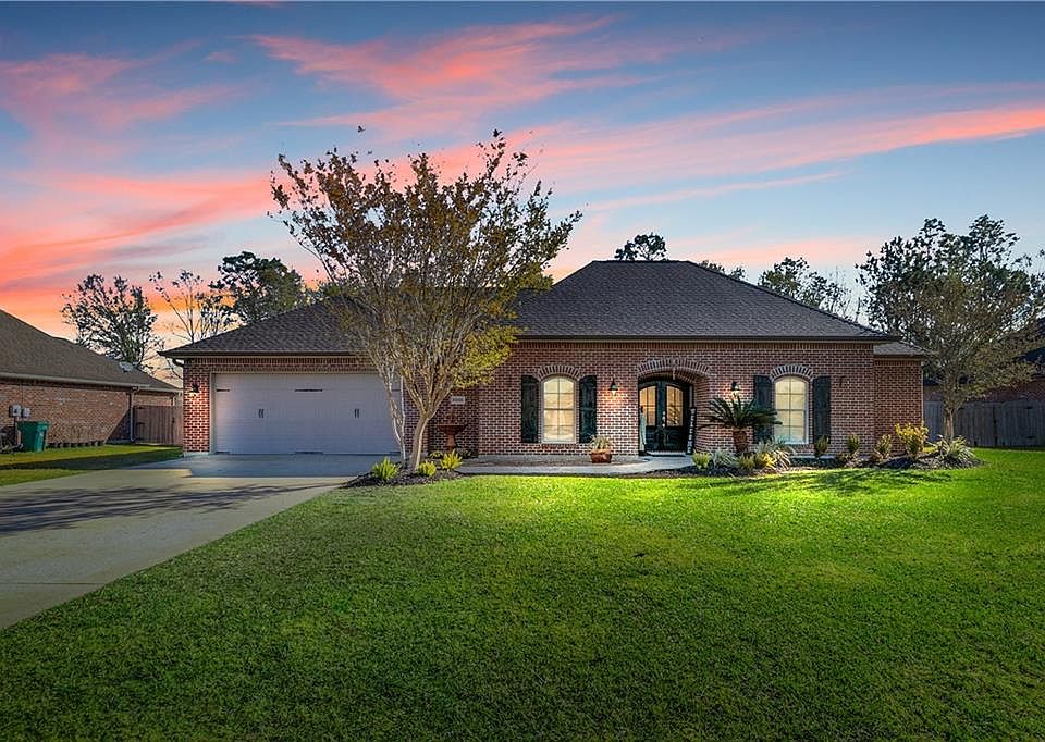 1st image of 2592 E Robinwood Dr