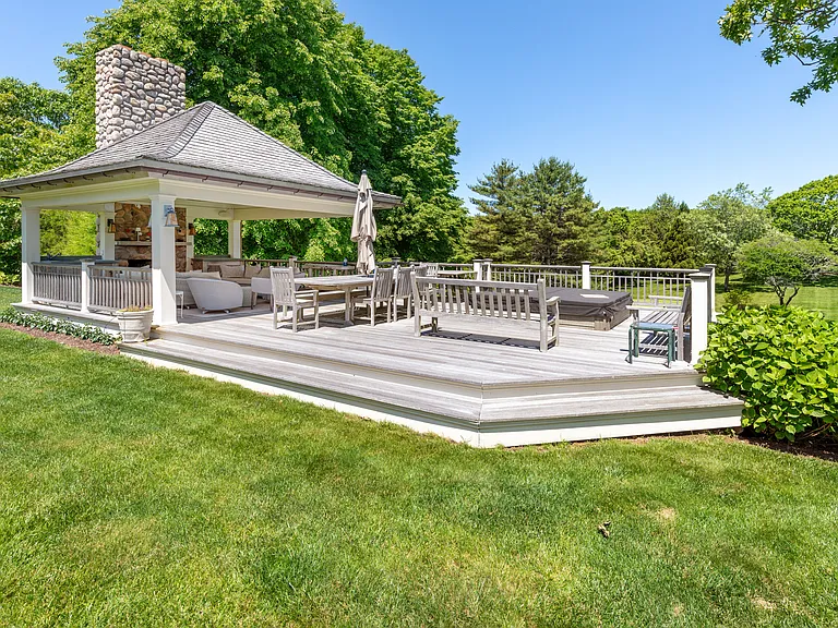 28 Washington Dr — Photo 33