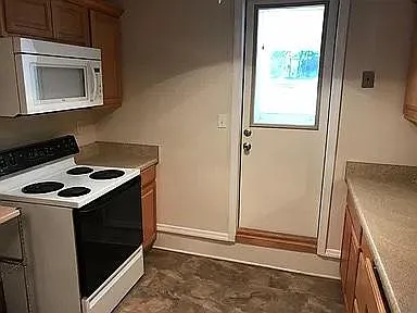 513 Tyler St — Photo 5