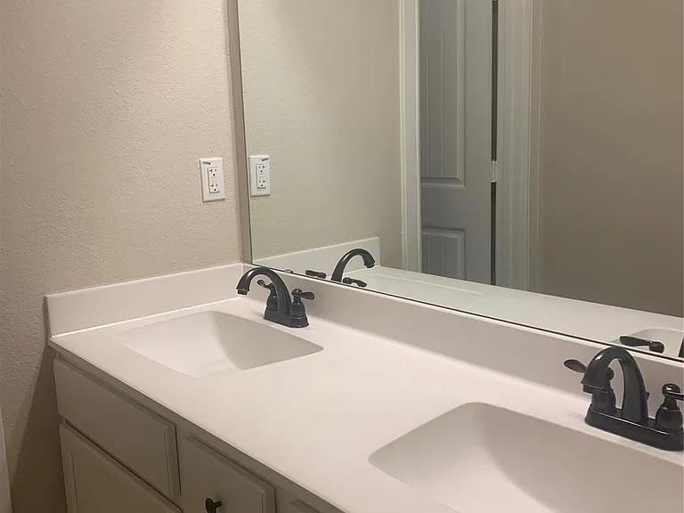 10023 Thicket Park Ln — Photo 12