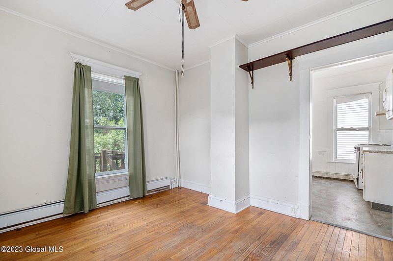 5th image of 3070 Albany Street