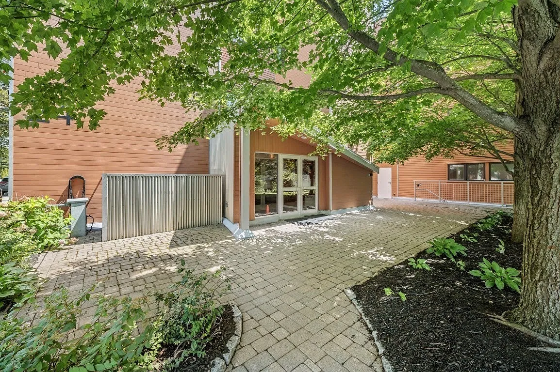 3 bed, 1280 sqft, $4,700 — Photo 3