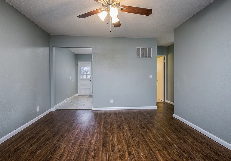 514 NE Corder St #B — Photo 6