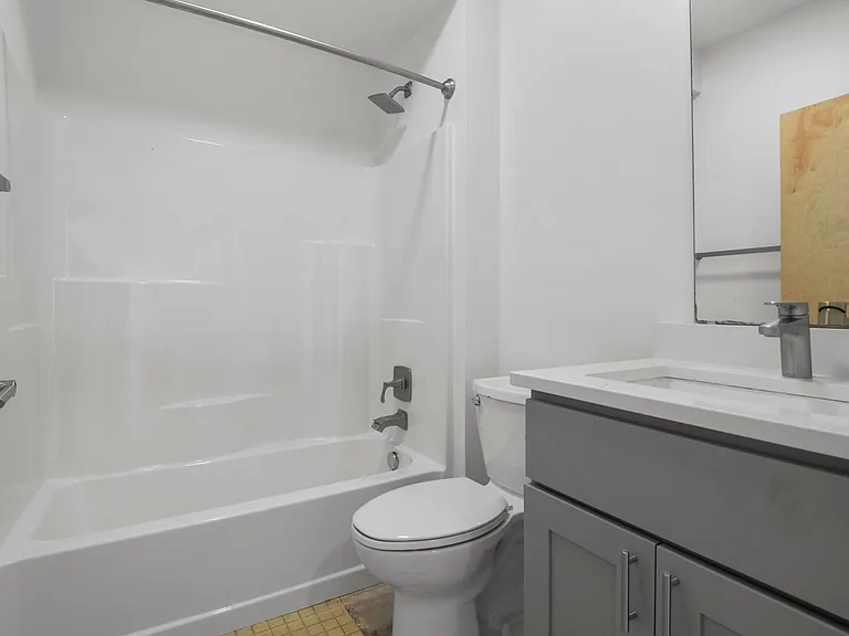 4500 S Kingshighway Blvd #13 — Photo 8
