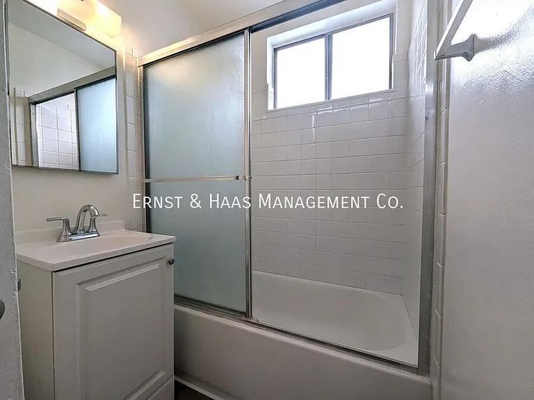 1006 E 32nd St #D — Photo 6