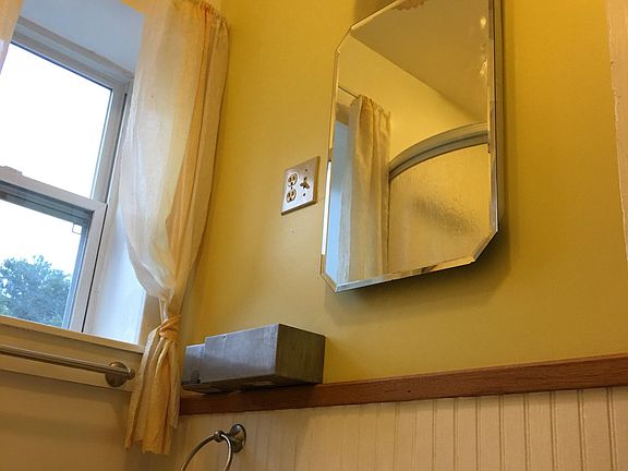 5th image of 644 Delta Ave APT 3