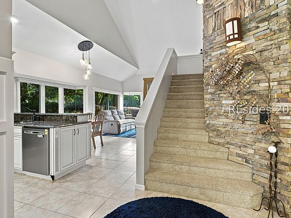 4th image of 27 Beachwood Dr #14