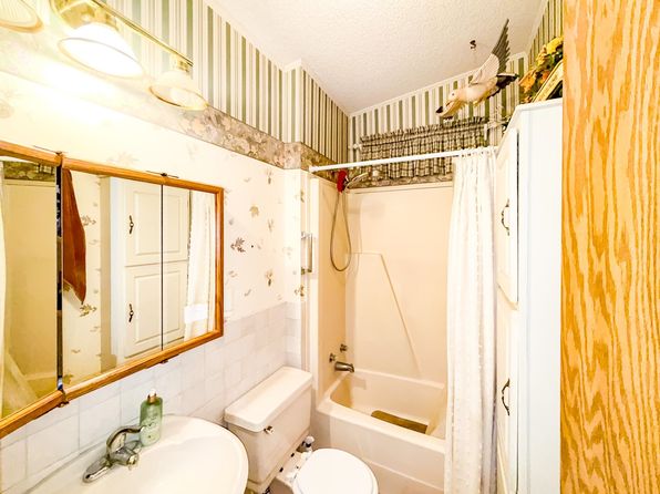 9 NW Indian Rd W, Medicine Lodge, KS 67104