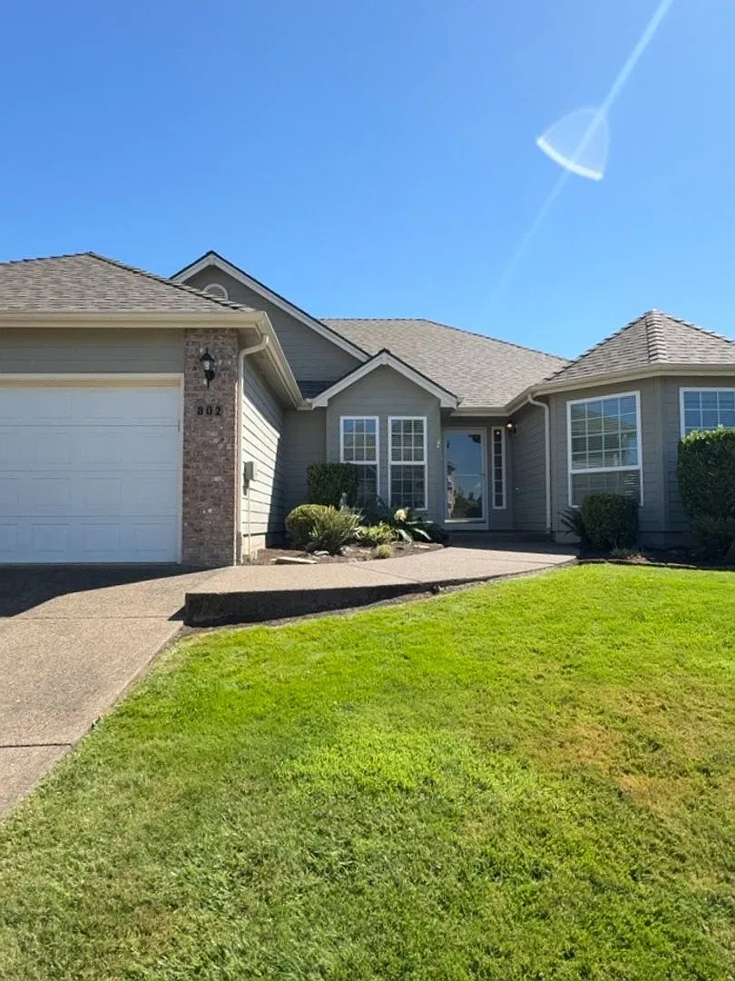 Three Bedroom, Two Bath in the Vineyards Neighborhood — Photo 1