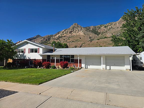 2nd image of 610 Holiday Dr