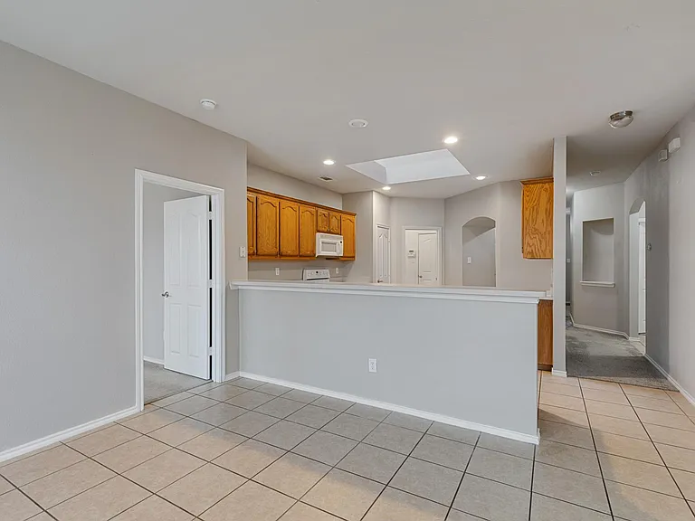 12913 Farmington Dr — Photo 10