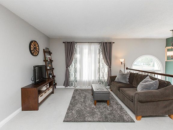 4th image of 3610 Briarwood Dr