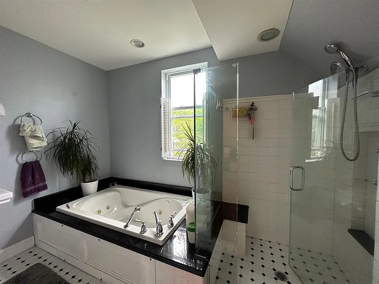 25 Thacher St #1 — Photo 14