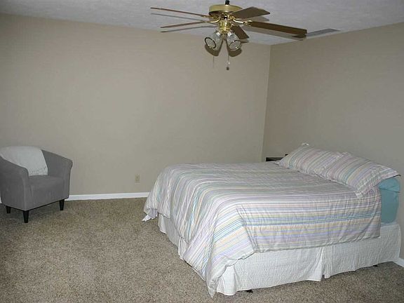 5th image of 409 Hollybush Ln