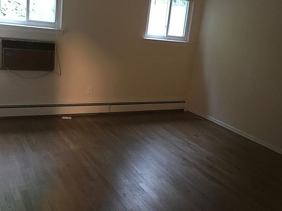 5th image of 46 Valerie Dr