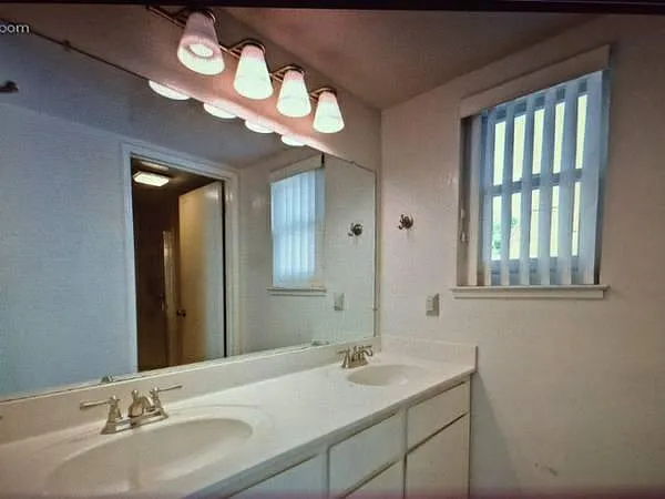 1719 Silver Glen Ct — Photo 16