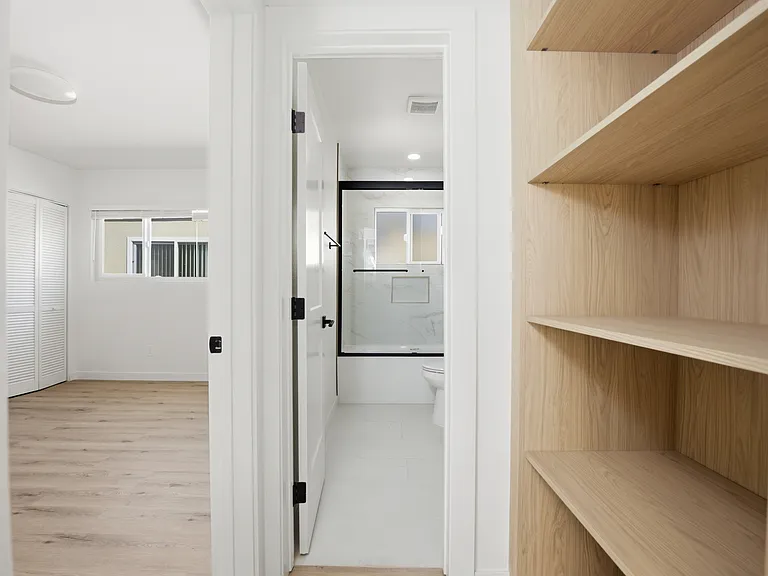 2140 Howard Ave #11 — Photo 8