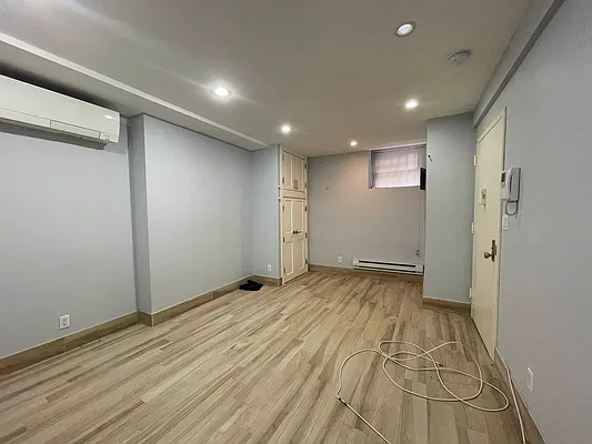 Rented by Douglas Elliman | media 24