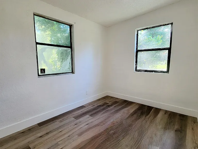 906 N Veterans Dr — Photo 9