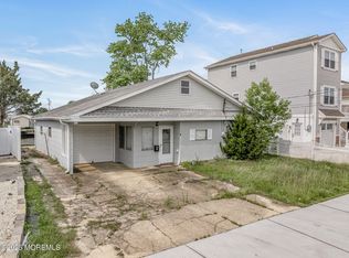 11 W Thames Rd, Little Egg Harbor, NJ 08087