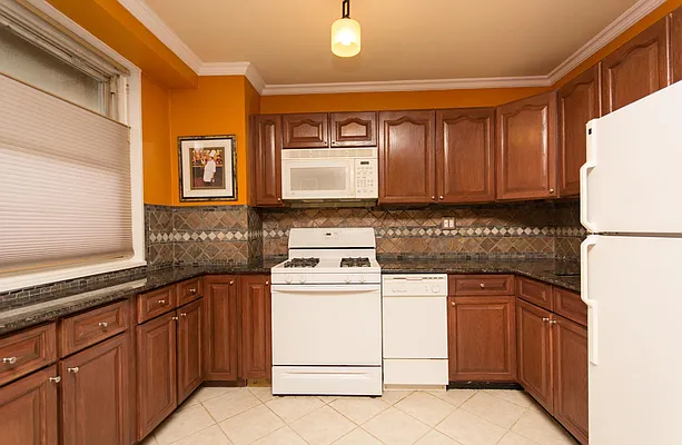 Sold by EZ Premier Realty | media 7