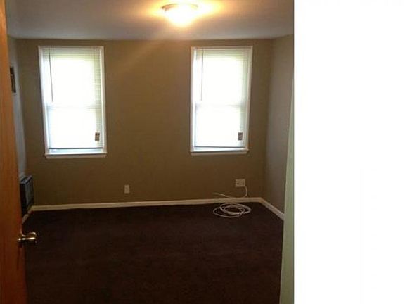 5th image of 23820 Morton Ave