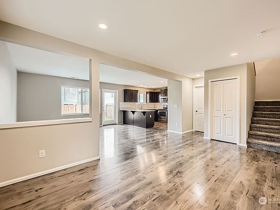 4th image of 10545 190th Street E