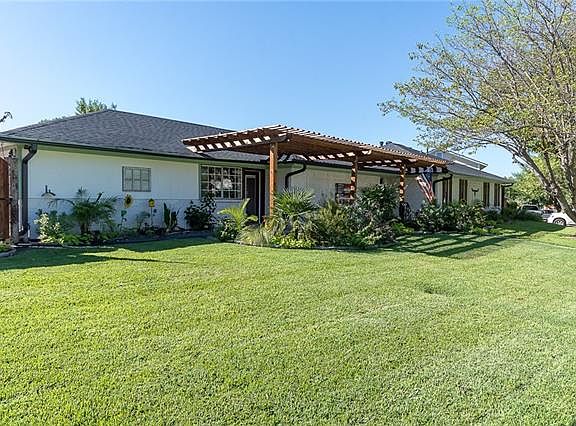 3rd image of 1754 Elizabeth Dr